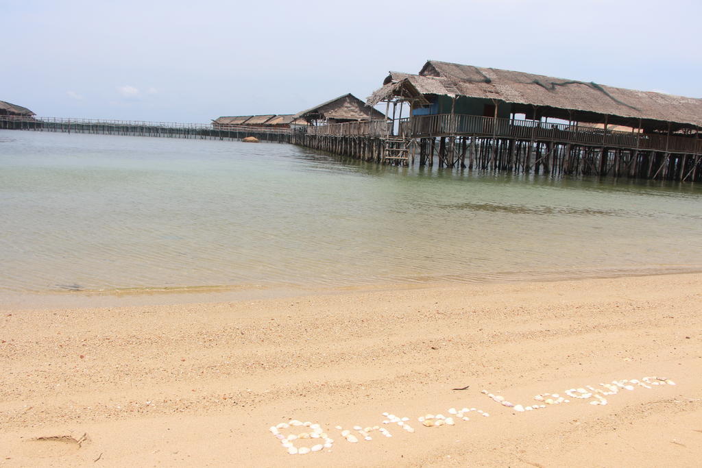 Bintan Laguna Restaurant And Resort 텔루크바카우 외부 사진