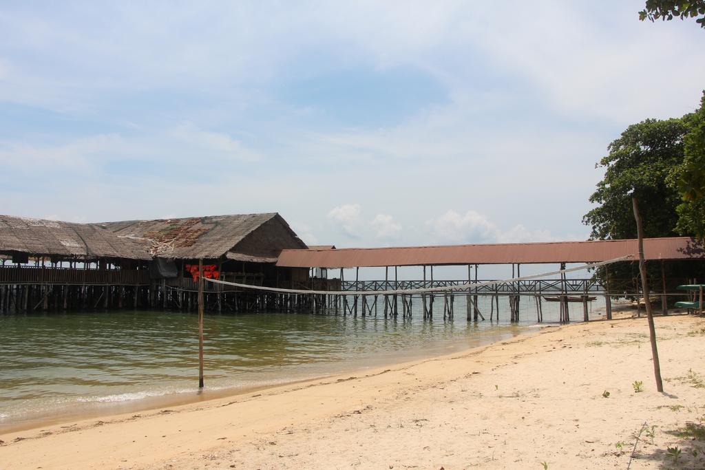 Bintan Laguna Restaurant And Resort 텔루크바카우 외부 사진